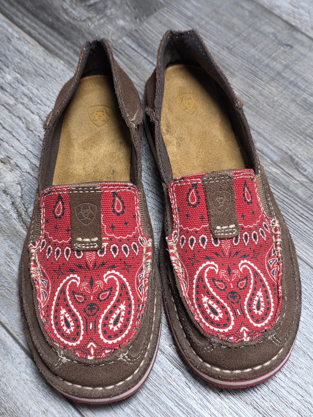 Ariat Women's Cruiser Red Paisley Bandana Slip On Leather Suede Shoes Sz 7 *EUC